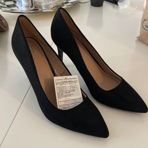 Black pointy toe pumps